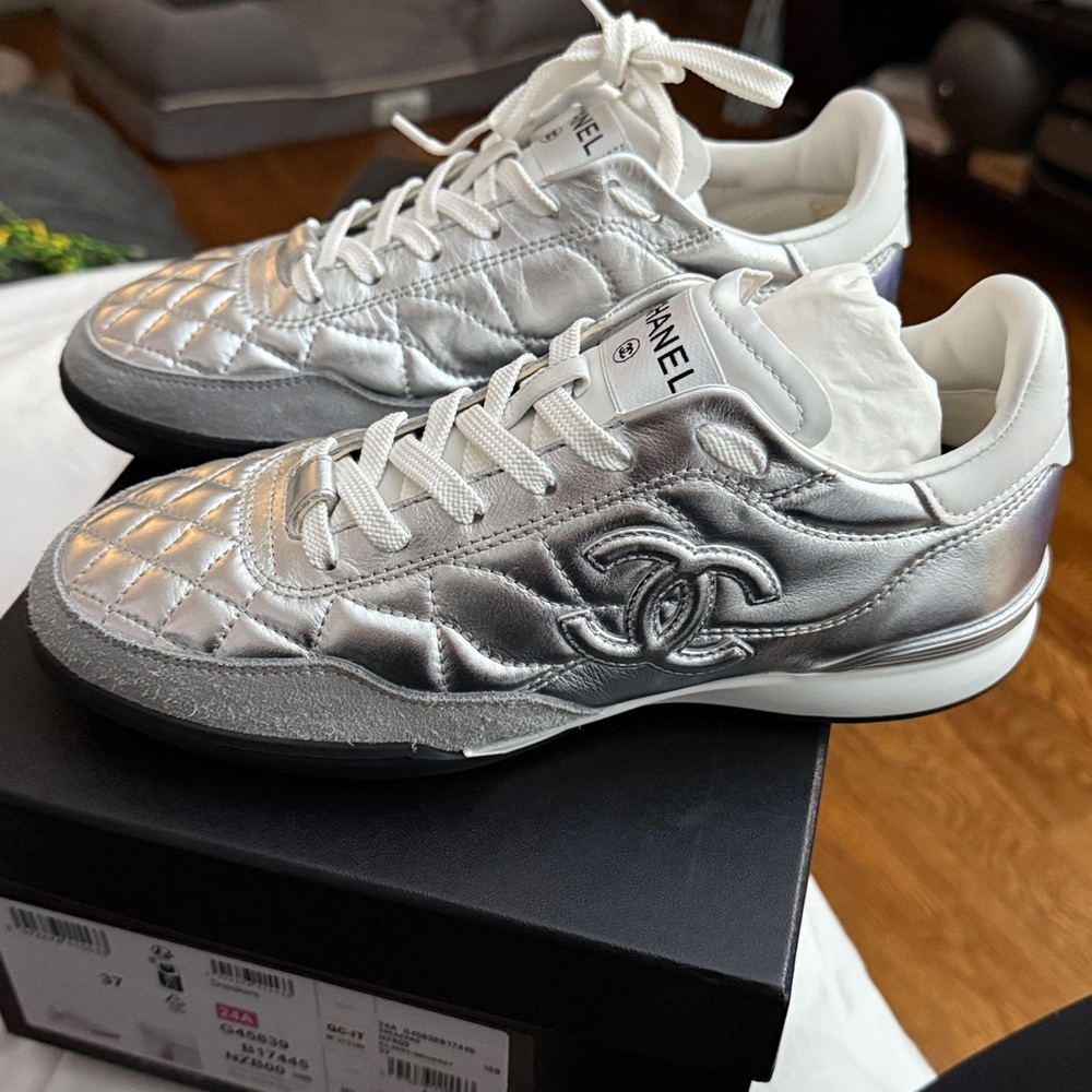 Chanel silver sneaker trainers flats sz 37 NIB